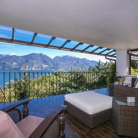 Sleeps 8 Pool فيلة ميناجيو